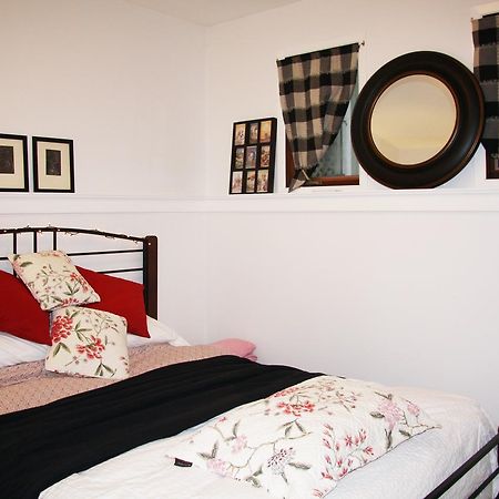 2 Moon Cottage Niagara-on-the-Lake Екстер'єр фото